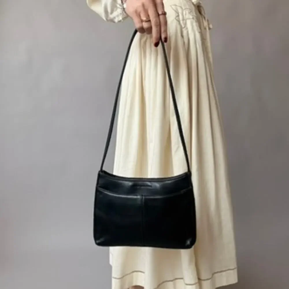 Vintage Jones New York Black Leather Shoulder Bag - 90s